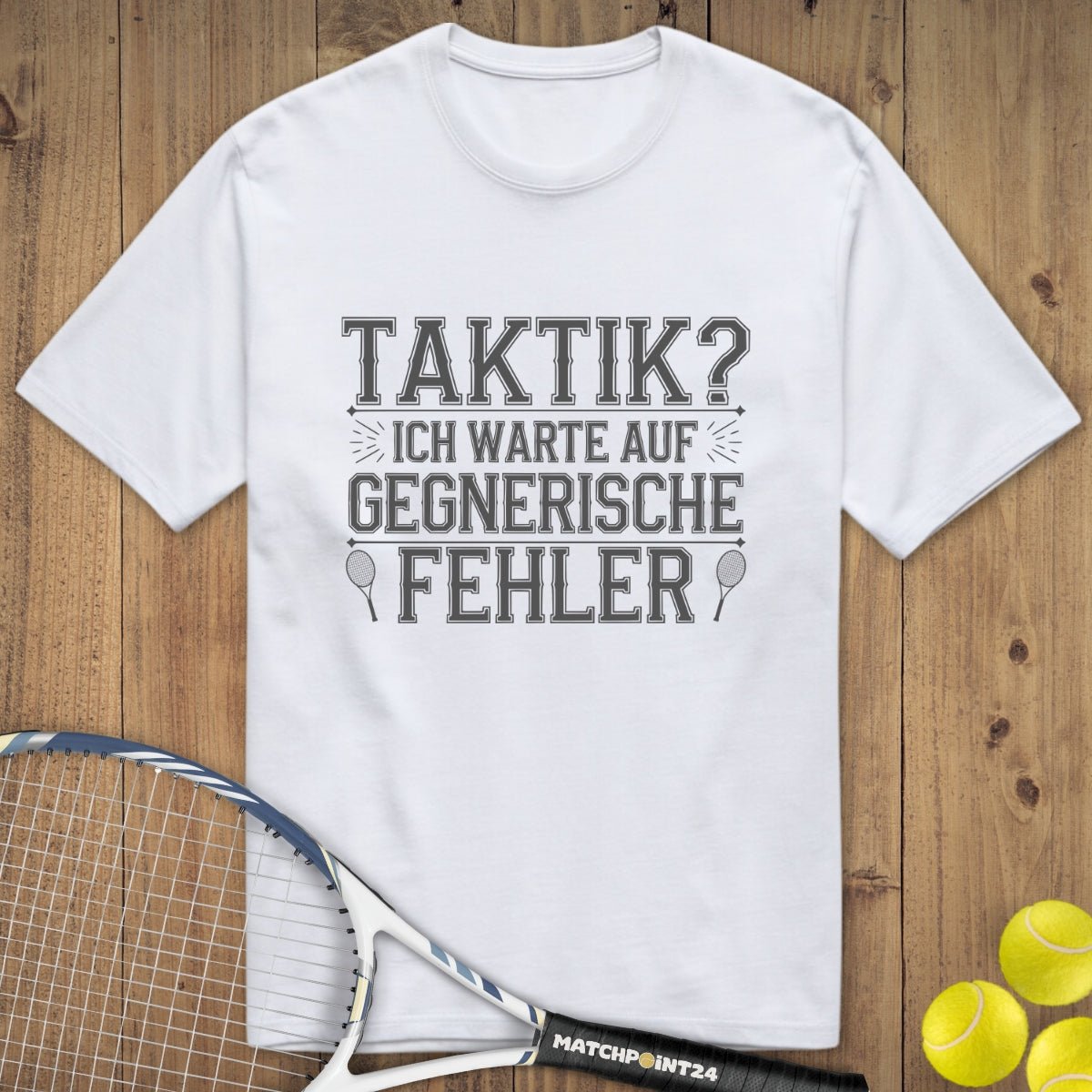 Taktik? | Premium Herren T-Shirt - Matchpoint24 - Kleidung für Tennisfans