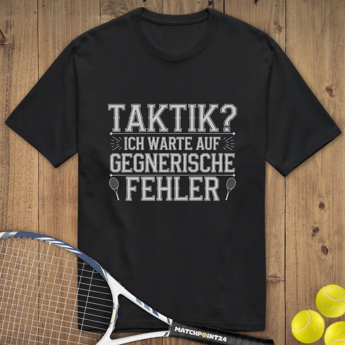 Taktik? | Premium Herren T-Shirt - Matchpoint24 - Kleidung für Tennisfans