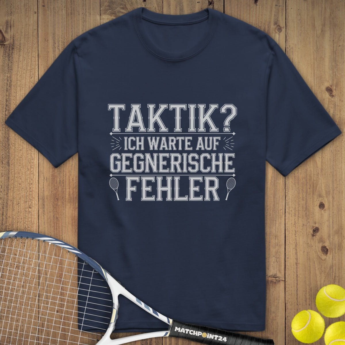 Taktik? | Premium Herren T-Shirt - Matchpoint24 - Kleidung für Tennisfans