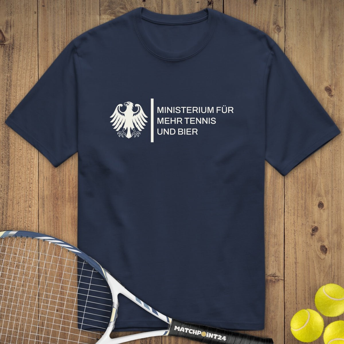 Bundesinstitut Tennis und Bier | Premium Herren T-Shirt - Matchpoint24 - Kleidung für Tennisfans