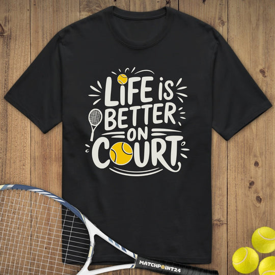 Life is better | Premium Herren T-Shirt - Matchpoint24 - Kleidung für Tennisfans