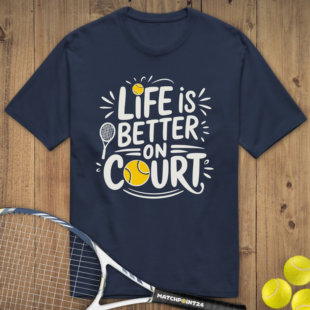 Life is better | Premium Herren T-Shirt - Matchpoint24 - Kleidung für Tennisfans