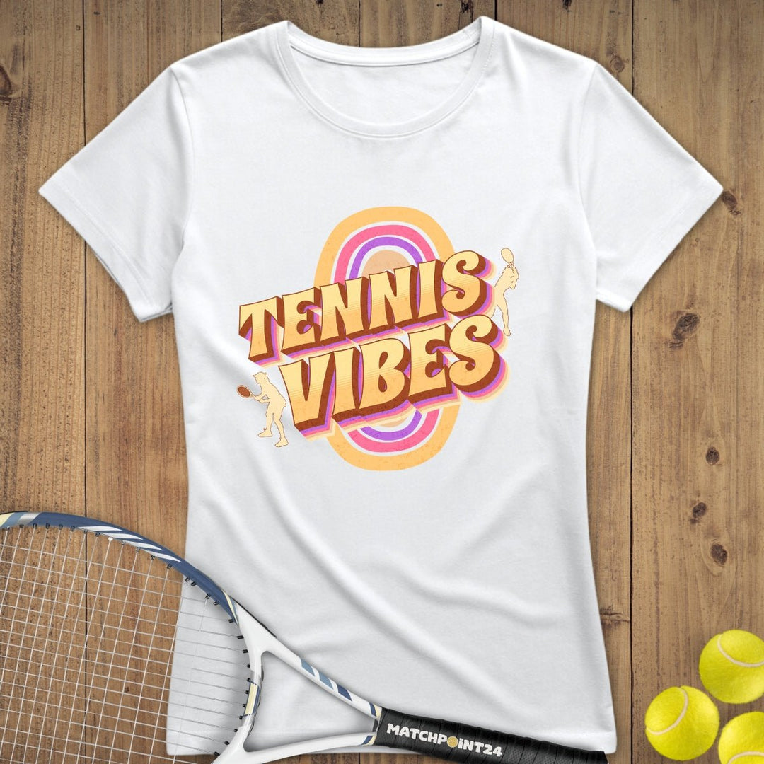 Retro Tennis Vibes | Premium Damen T-Shirt - Matchpoint24 - Kleidung für Tennisfans