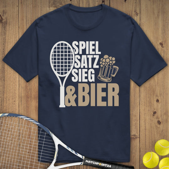 Spiel Satz Sieg Bier | Premium Herren T-Shirt - Matchpoint24 - Kleidung für Tennisfans