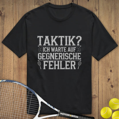 Taktik? | Premium Herren T-Shirt - Matchpoint24 - Kleidung für Tennisfans