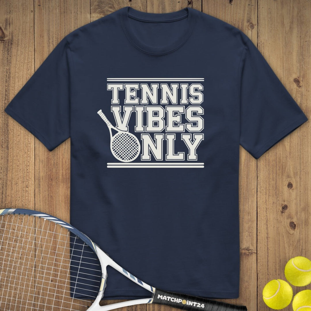 Tennis Vibes School | Premium Herren T-Shirt - Matchpoint24 - Kleidung für Tennisfans