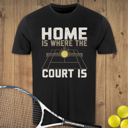Where the court is | Herren Sport T-Shirt - Matchpoint24 - Kleidung für Tennisfans