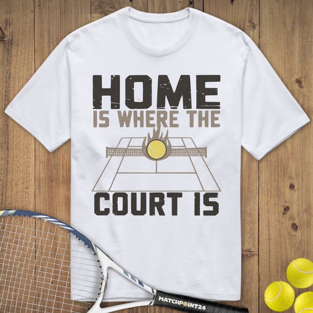 Where the court is | Premium Herren T-Shirt - Matchpoint24 - Kleidung für Tennisfans