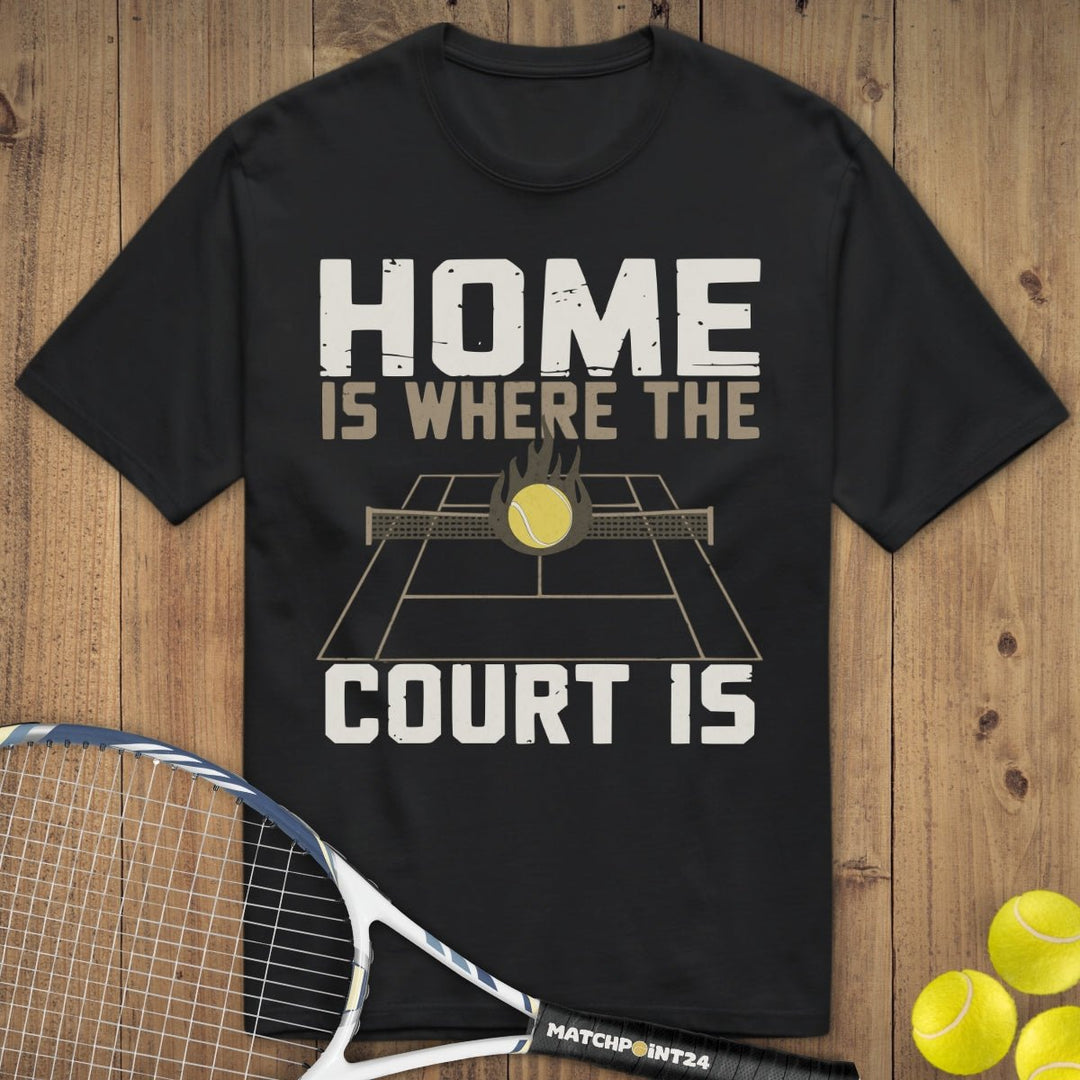 Where the court is | Premium Herren T-Shirt - Matchpoint24 - Kleidung für Tennisfans